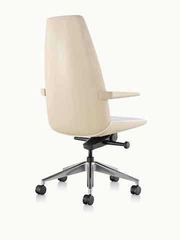 高背Clamshell办公椅反射视图配有胳膊和脱白皮套装和轻薄外壳